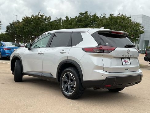 Used 2025 Nissan Rogue SV FWD image 5