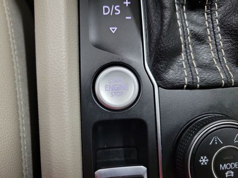 Used 2021 Volkswagen Atlas SE image 33