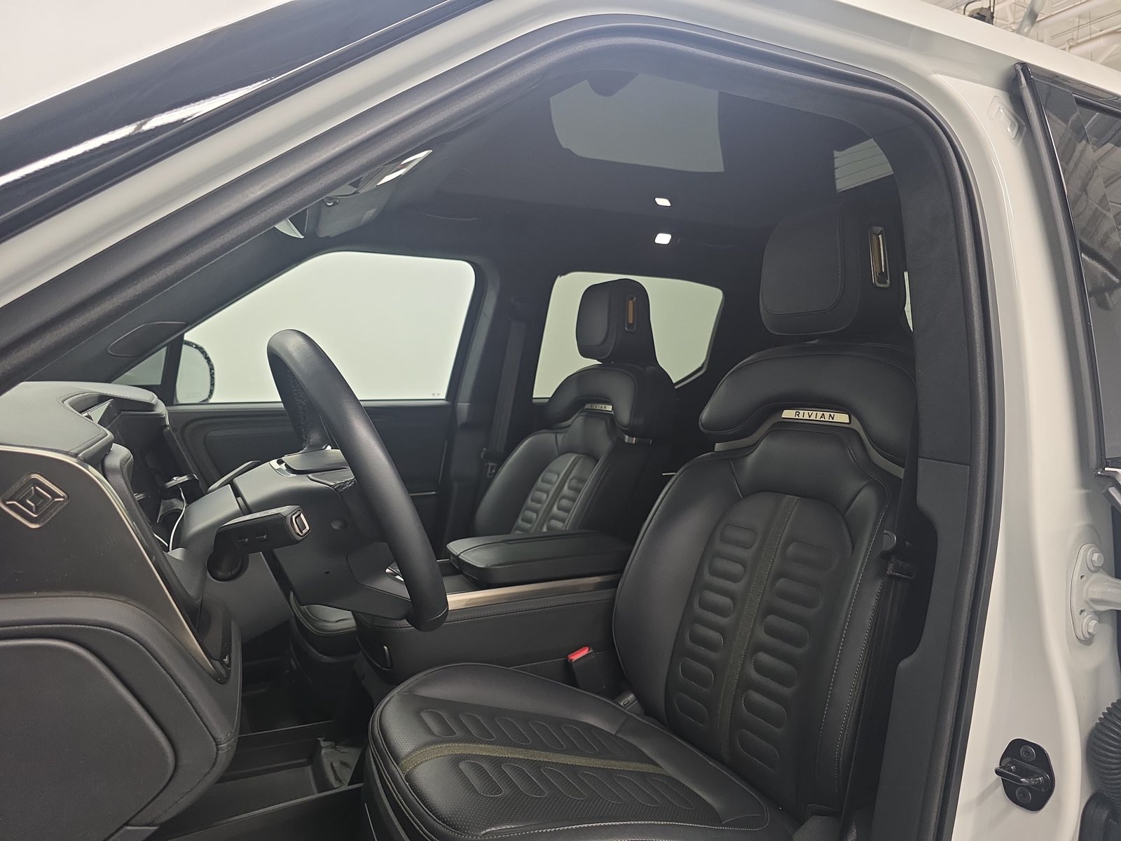 Used 2024 Rivian R1T Adventure Dual AWD/4WD image 20