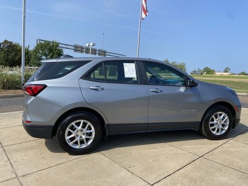 Used 2023 Chevrolet Equinox LS FWD image 12