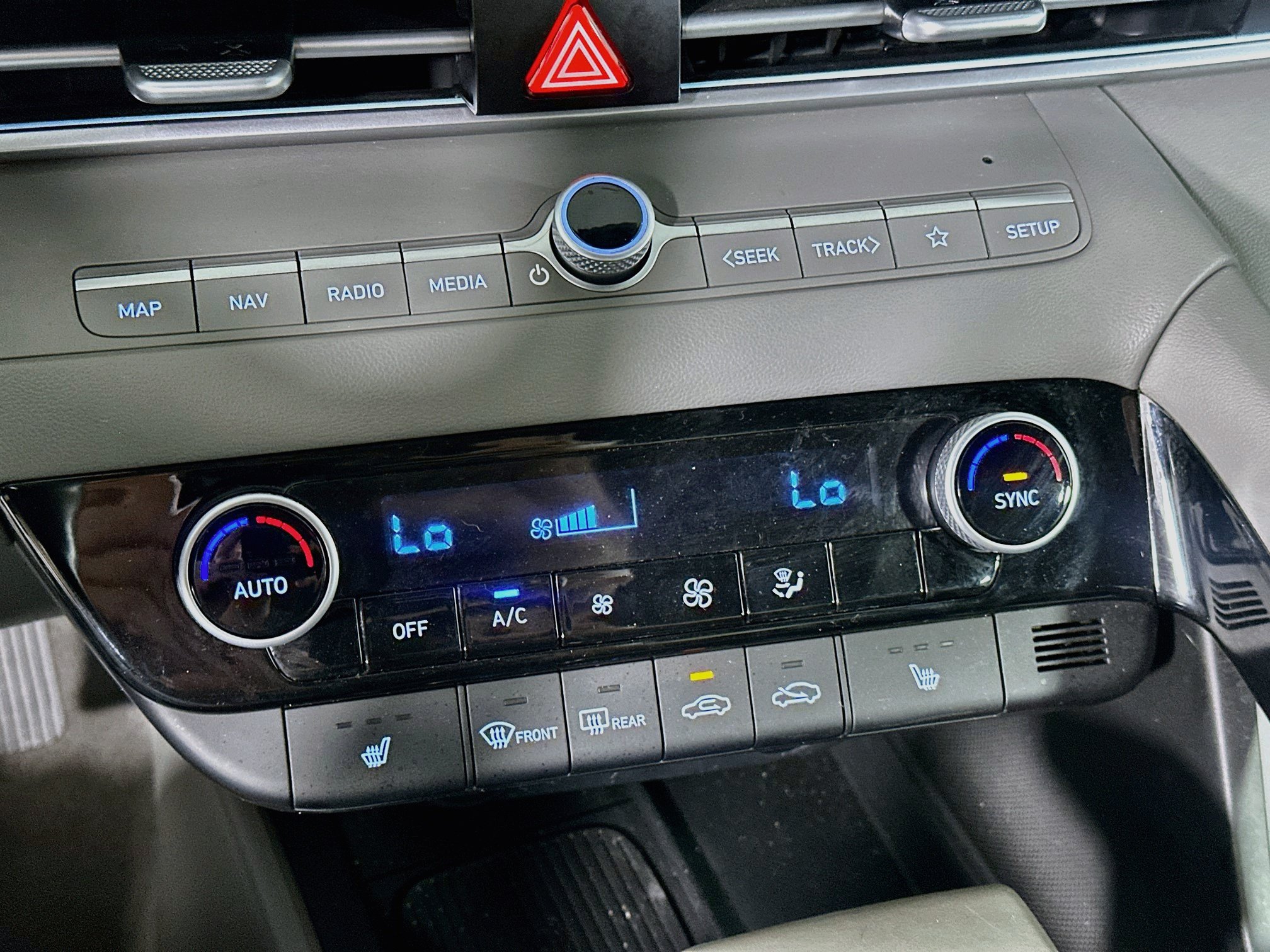 Used 2025 Hyundai Elantra SEL FWD image 24