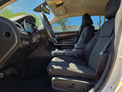 Used 2019 Chrysler 300 Touring w/ Sport Appearance Package RWD image 16