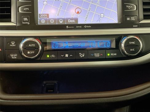 Used 2019 Toyota Highlander Limited Platinum AWD/4WD image 9