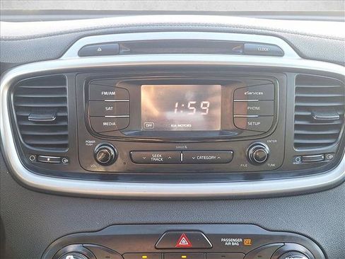 Used 2016 Kia Sorento LX w/ LX Convenience Package image 12