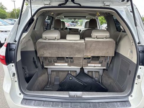 Used 2017 Toyota Sienna XLE FWD image 12