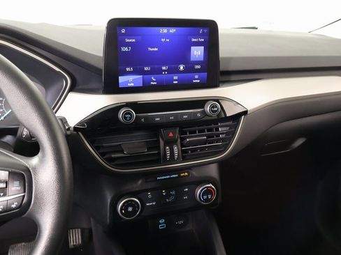 Used 2022 Ford Escape SE image 5