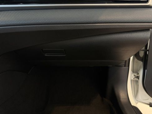 Used 2025 Toyota Camry SE FWD image 36