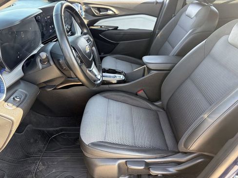 Used 2024 Chevrolet Trax LT w/ Driver Confidence Package FWD image 19