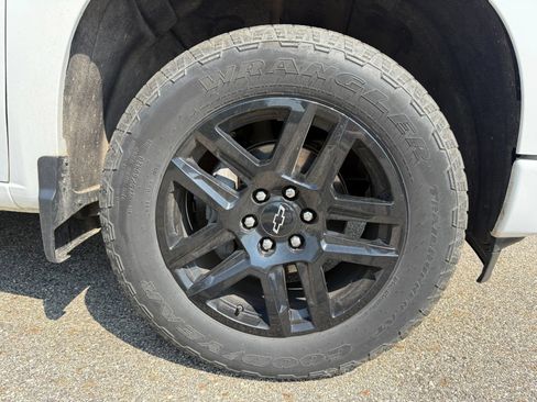 Used 2023 Chevrolet Silverado 1500 RST w/ Z71 Off-Road Package AWD/4WD image 10