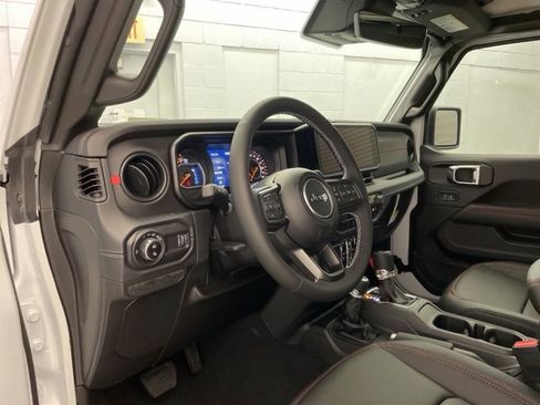 New 2025 Jeep Gladiator Rubicon image 16