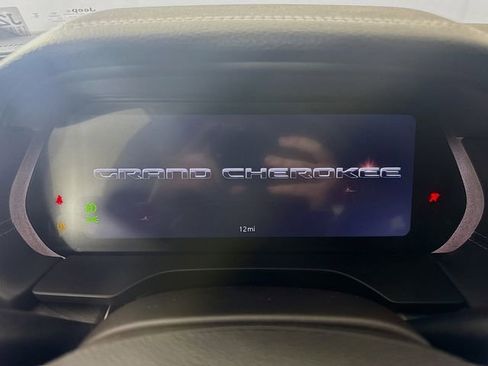 New 2025 Jeep Grand Cherokee Limited image 12