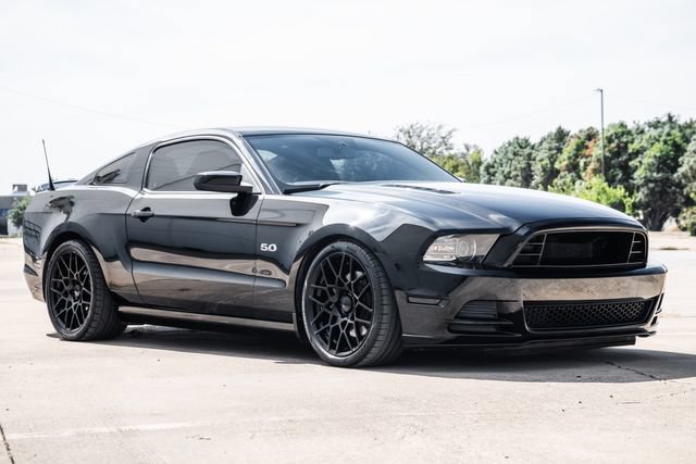 Used 2014 Ford Mustang GT Premium w/ Comfort Package RWD image 5