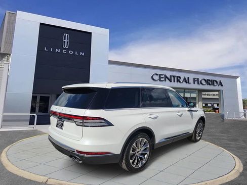 Used 2025 Lincoln Aviator 2WD image 3