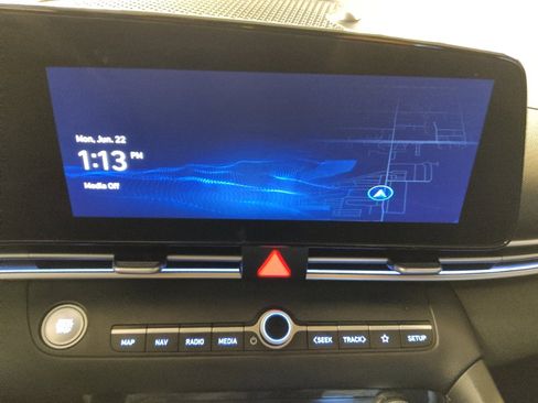 Used 2023 Hyundai Elantra Limited w/ Preferred Accessory Package FWD image 25