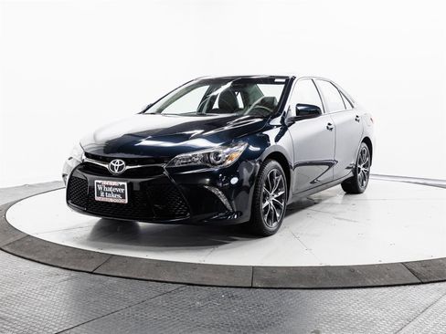 Used 2017 Toyota Camry XSE w/ Moonroof Package image 3