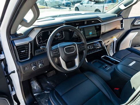 Used 2025 GMC Sierra 3500 Denali w/ Denali Reserve Package image 17