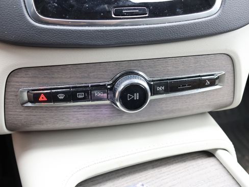 Used 2023 Volvo XC90 B6 Ultimate w/ Protection Package Premier image 26