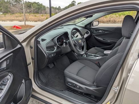Used 2024 Chevrolet Malibu LT image 36
