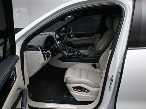 Used 2020 Porsche Cayenne AWD/4WD image 9