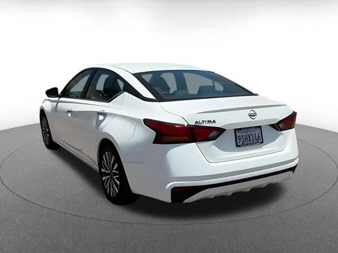 Used 2025 Nissan Altima 2.5 SV FWD image 4