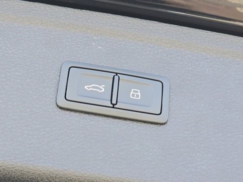 Used 2023 Audi Q5 2.0T Prestige w/ Prestige Package image 24