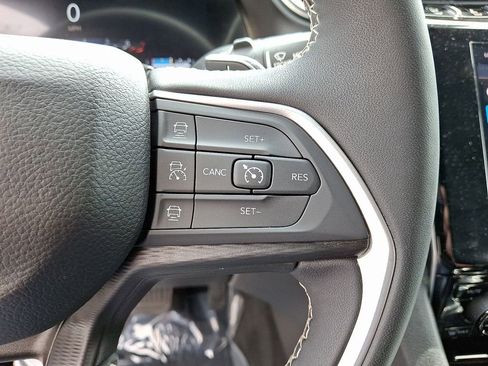 Used 2024 Jeep Grand Cherokee L Laredo image 23