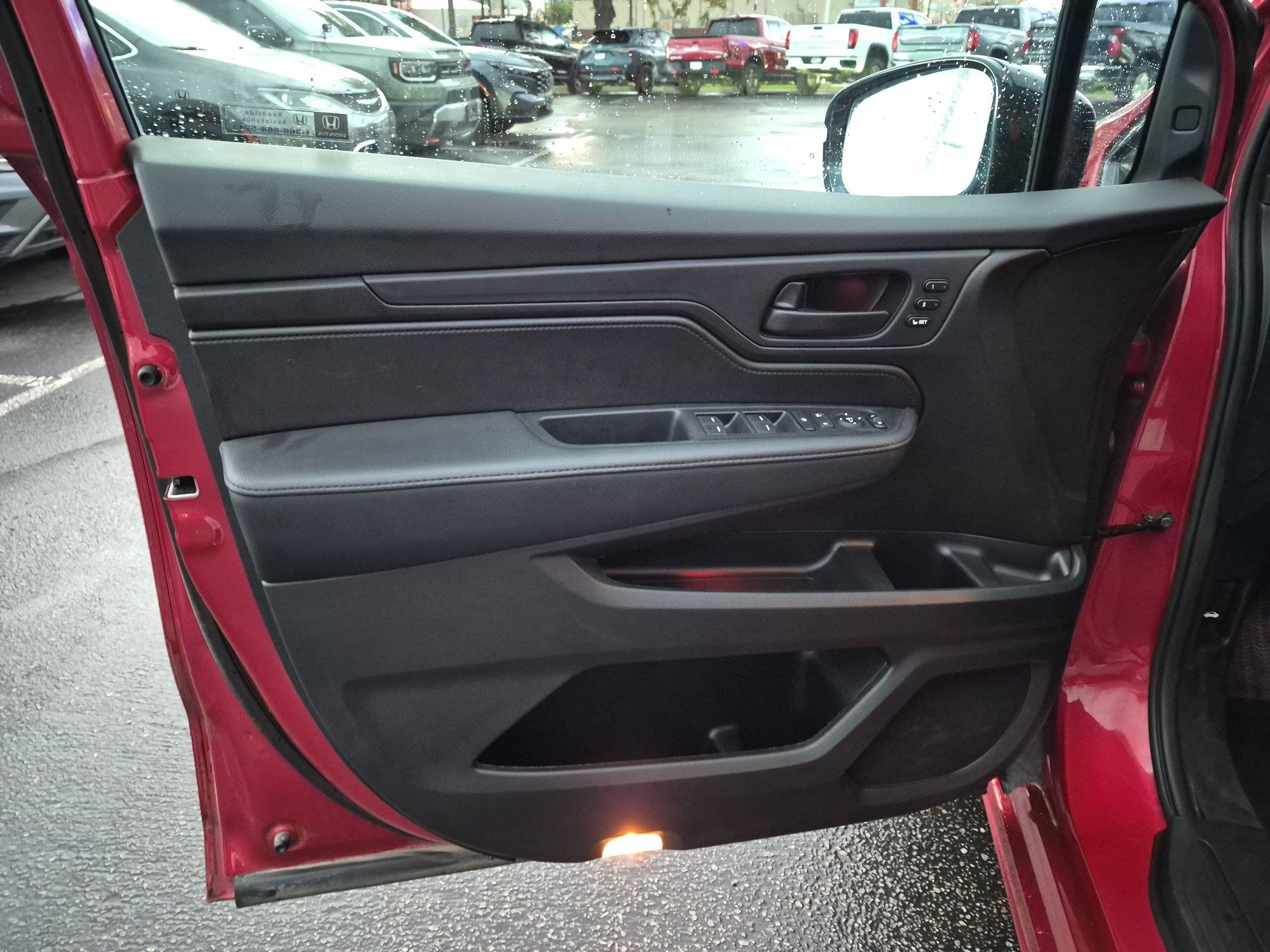 Used 2025 Honda Odyssey Sport-L image 14