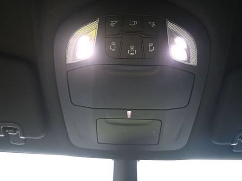 New 2027 Chrysler Pacifica Select AWD/4WD image 18
