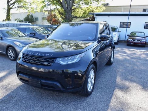 Used 2019 Land Rover Discovery SE image 1