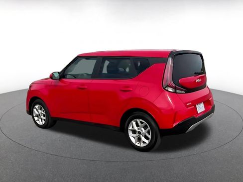 Used 2025 Kia Soul LX w/ LX Technology Package FWD image 7