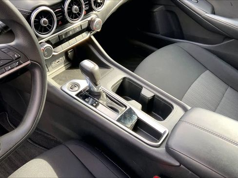 Used 2024 Nissan Sentra SV image 16