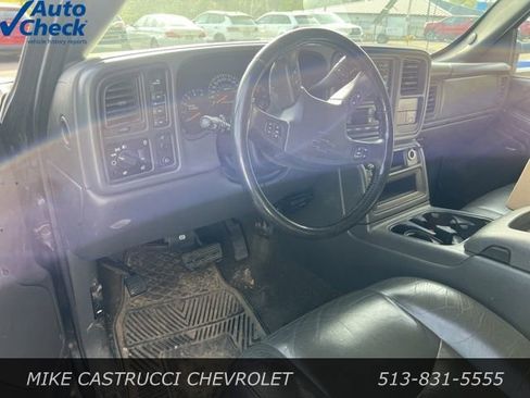 Used 2006 Chevrolet Silverado 2500 LT w/ Heavy-Duty Power Package image 6