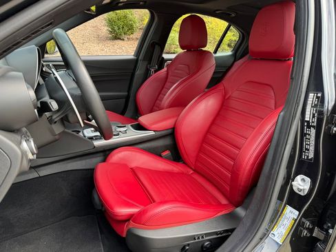 Used 2022 Alfa Romeo Giulia Veloce image 14