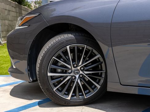 Used 2022 Lexus ES 300h w/ Accessory Package FWD image 33