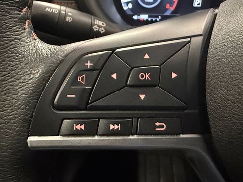 Used 2023 Nissan Kicks SR w/ SR Premium Package image 18