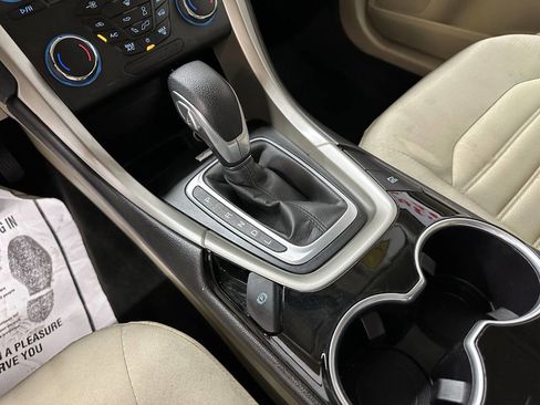 Used 2016 Ford Fusion SE image 18