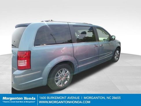 Used 2010 Chrysler Town & Country Limited image 7