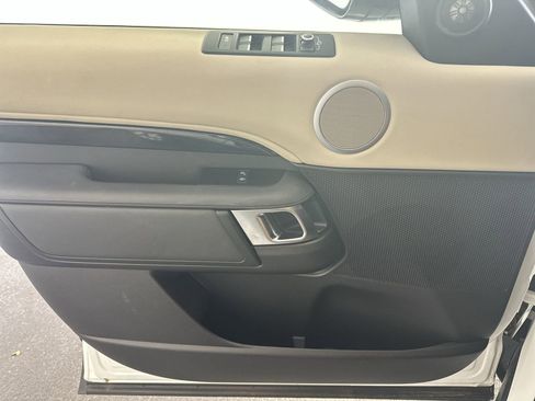 Used 2019 Land Rover Discovery SE image 33