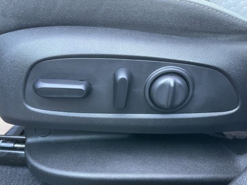 Used 2020 Chevrolet Equinox LS w/ LS Convenience Package image 12