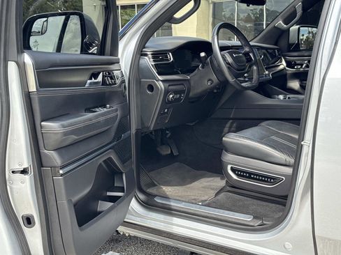 Used 2022 Jeep Grand Wagoneer Series II AWD/4WD image 13