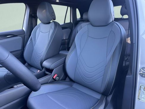 New 2026 Volkswagen Tiguan SE R-Line AWD/4WD image 11