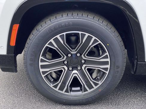 Certified 2024 Jeep Wagoneer L 2WD w/ Premium Group I image 11