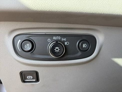 Used 2023 GMC Terrain SLT AWD/4WD image 5