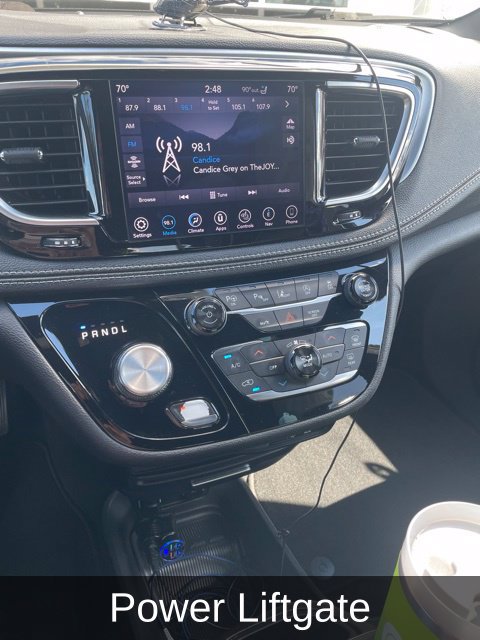 Used 2018 Chrysler Pacifica Limited w/ Advanced Safetytec Group FWD image 16