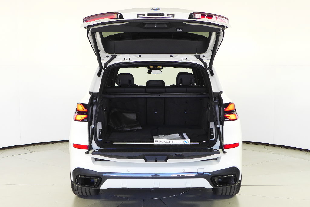 Certified 2025 BMW X5 xDrive50e w/ M Sport Package AWD/4WD image 10