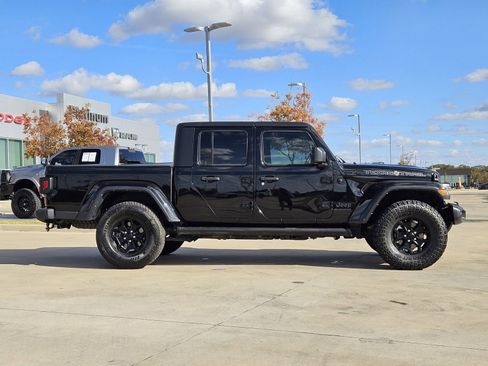 Used 2022 Jeep Gladiator Sport image 7