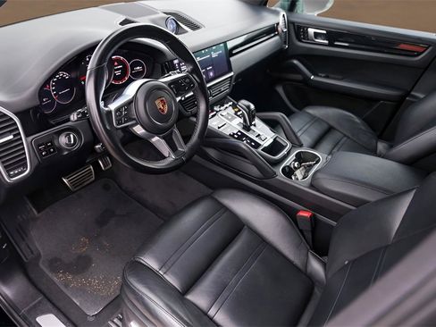 Used 2020 Porsche Cayenne S image 6