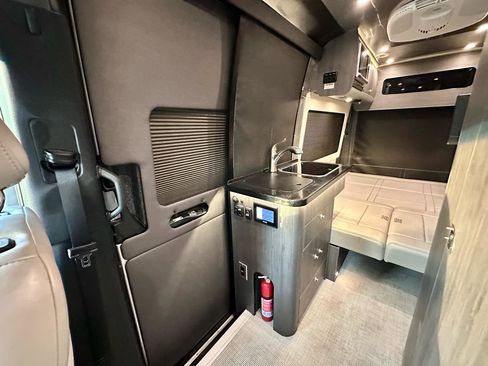 Used 2019 Mercedes-Benz Sprinter 2500 image 57
