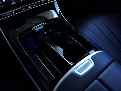 Used 2022 Mercedes-Benz S 500 4MATIC w/ AMG Line Package image 40