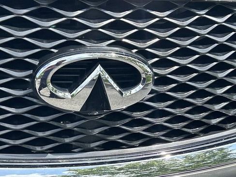 Used 2017 INFINITI QX80 2WD w/ Deluxe Technology Package image 12